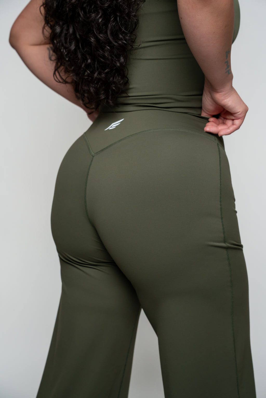 Cloud Form Straight Legging