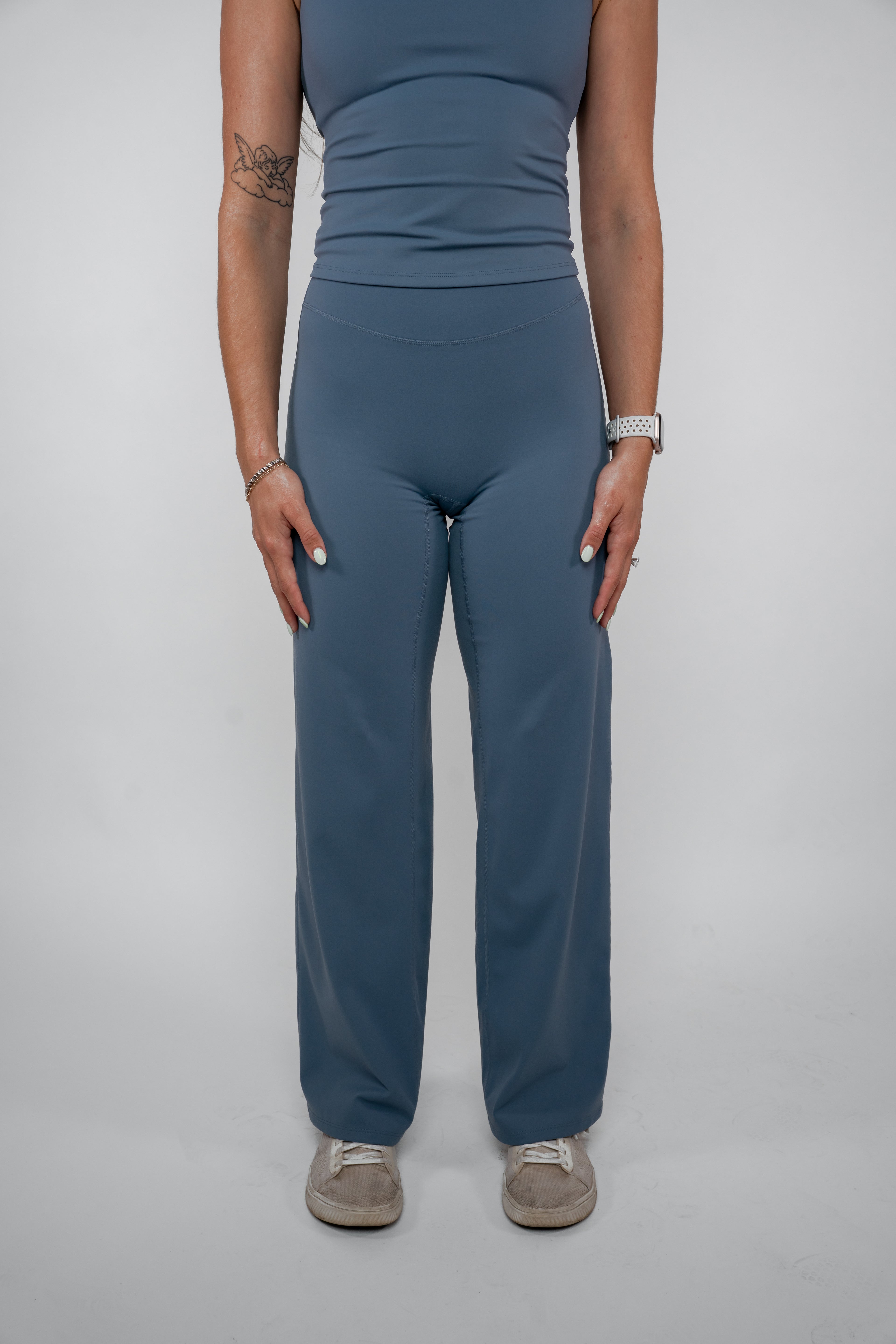 Cloud Form Straight Legging